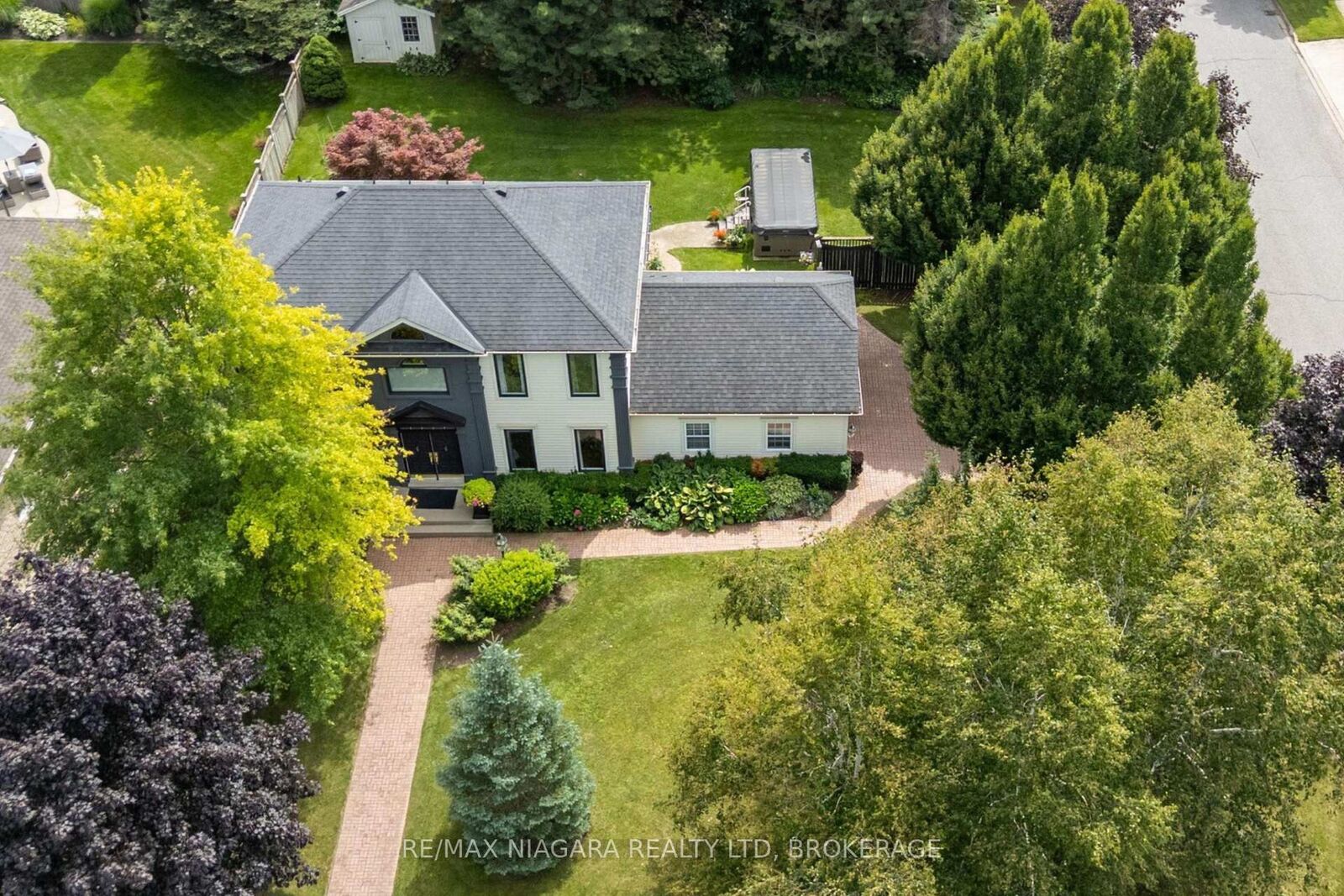 Property Photo: 8056 Cathedral Drive ON L2H 2Z2