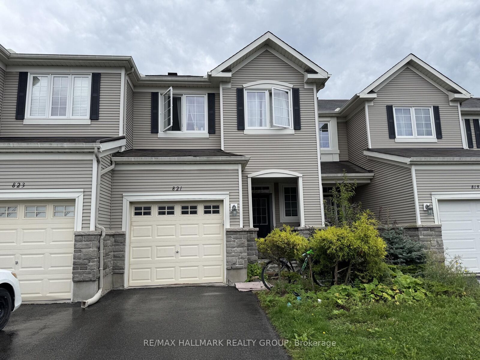 Property Photo:  821 Tabaret Street  ON K2M 0E4 