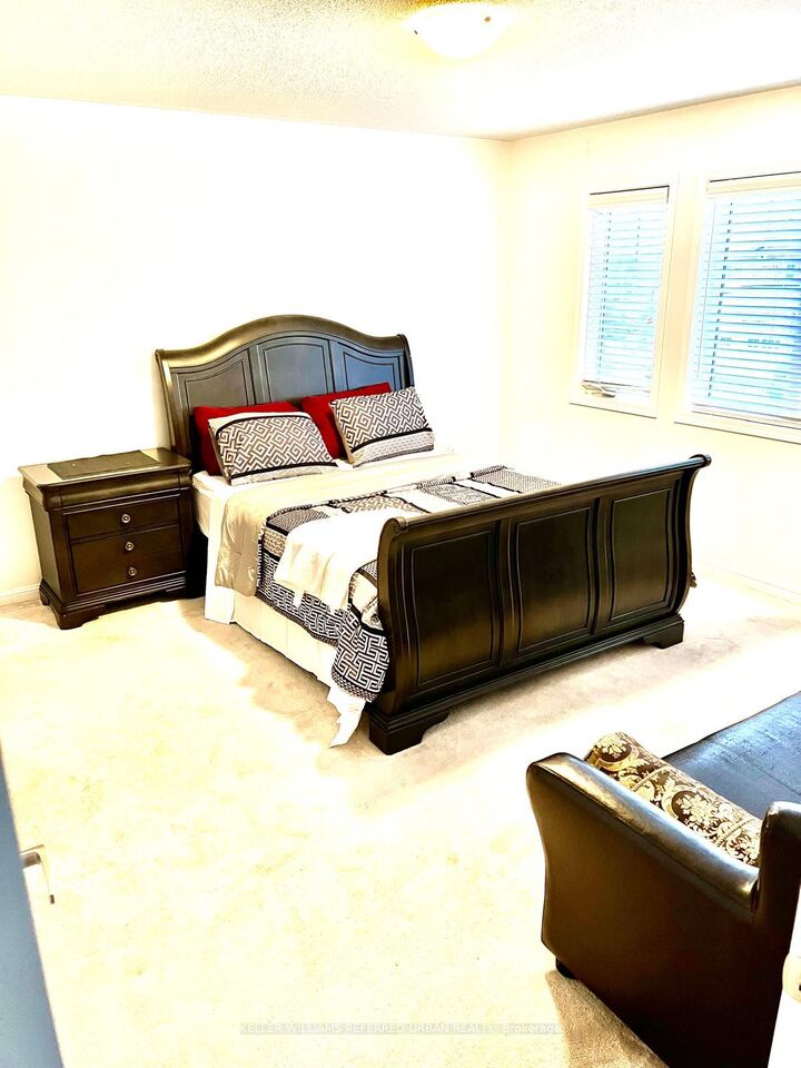 Property Photo:  1063 Farmstead Drive  ON L9T 8G5 