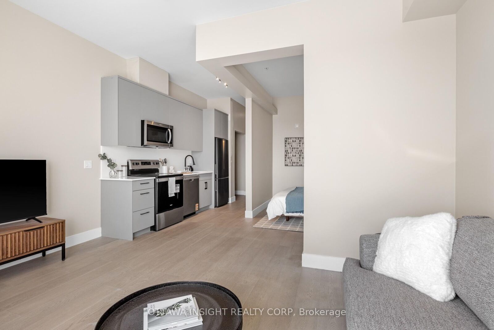 Property Photo:  180 Kanata Avenue 1C  ON K2K 3L9 