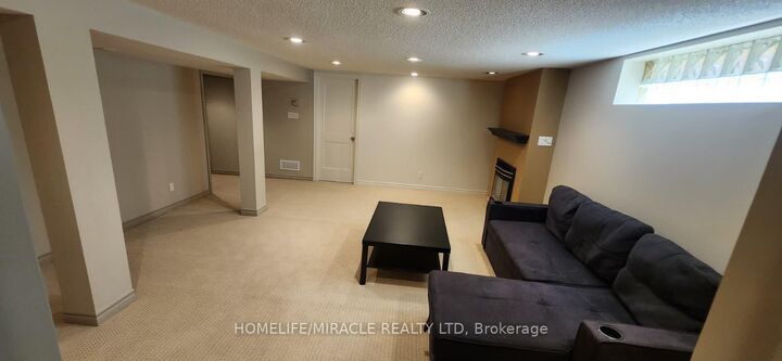 Property Photo:  46 Orchard View Boulevard  ON L1G 3N8 