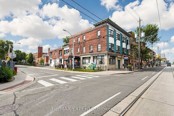 Property Photo:  218 Close Avenue 204  ON M6K 1M3 