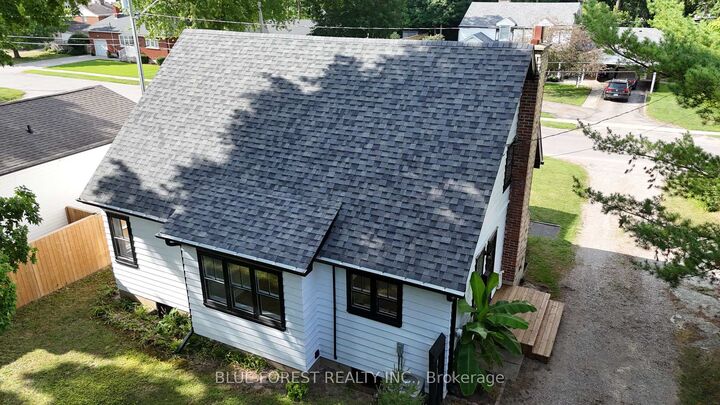 Property Photo:  280 Saulsbury Street  ON N7G 2B2 