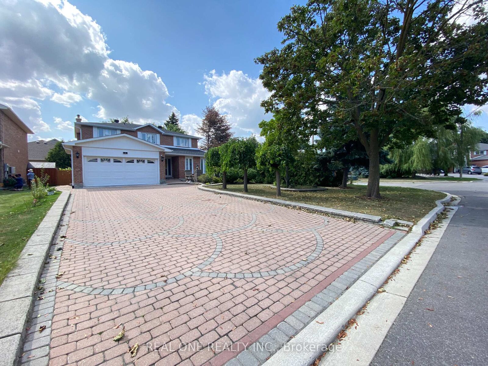 Property Photo:  1 Addison Street  ON L4C 7M2 