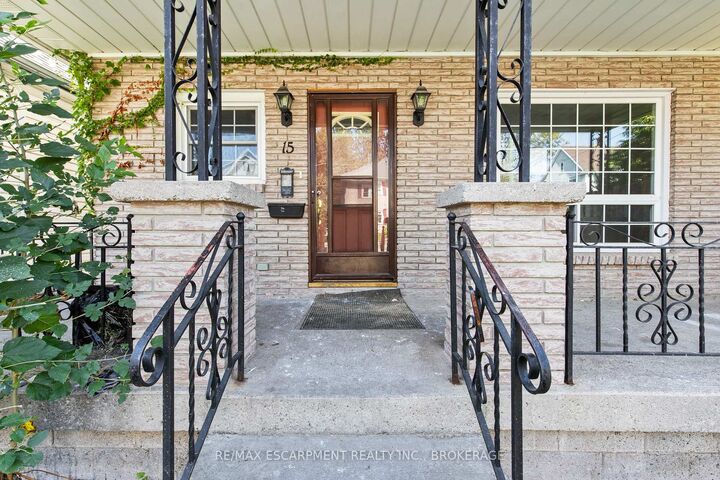 Property Photo:  15 McCormick Street Upper  ON L3C 4L8 