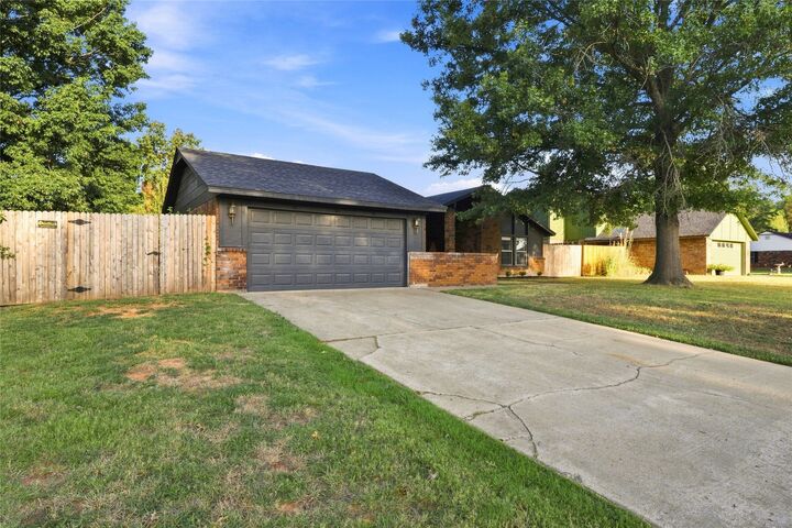 Property Photo:  303 E Gawf Lane  OK 74403 