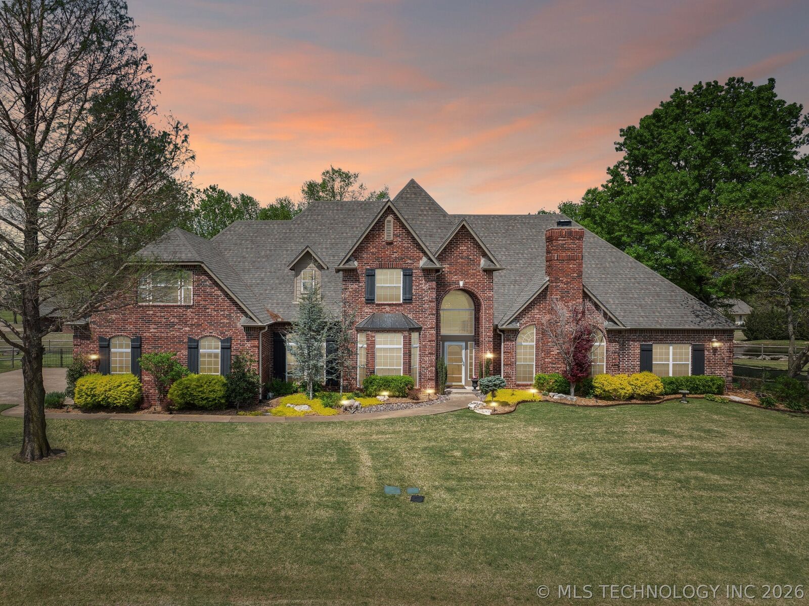 Property Photo: 24120 S Meadowview Court OK 74019