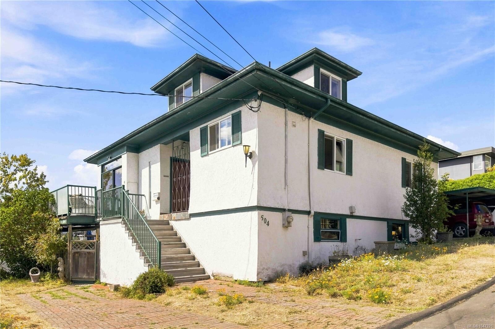 Property Photo: 504 Wilson St BC V9A 3G7