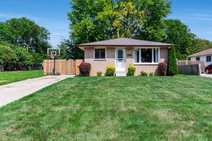 57 Marion Avenue — photo 1
