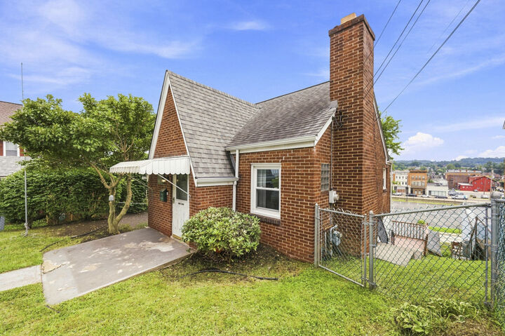 Property Photo: 321 5th Avenue PA 15106