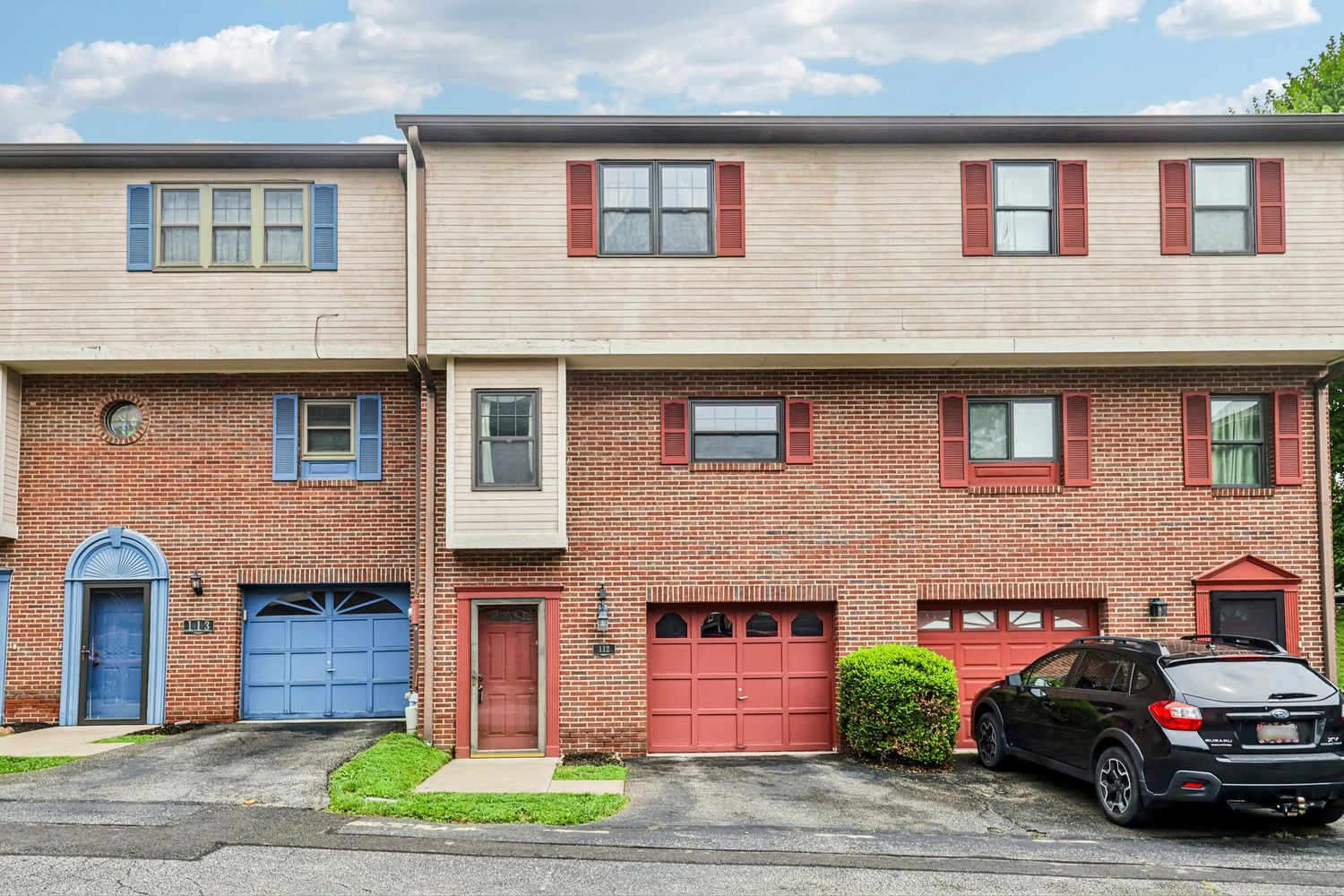 Property Photo:  112 Longfellow Court  PA 15218 