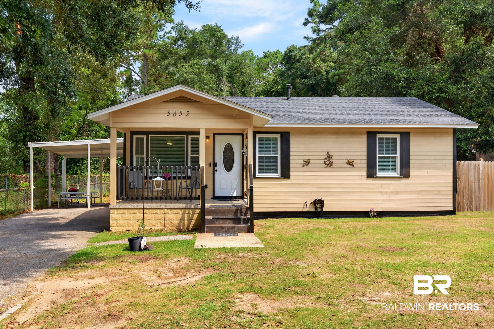 Property Photo: 5852 University Avenue AL 36618