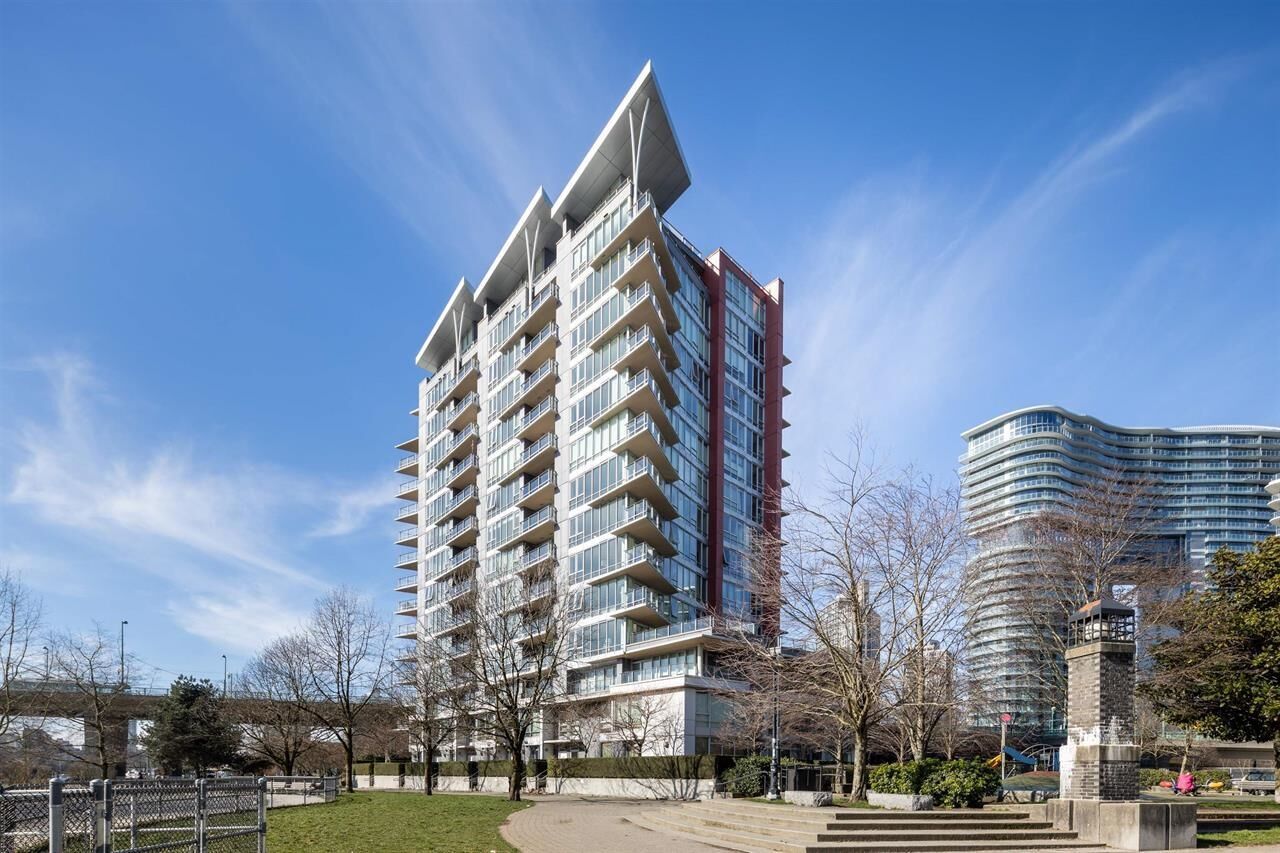 Property Photo:  980 Cooperage Way 1607  BC V6B 0C3 