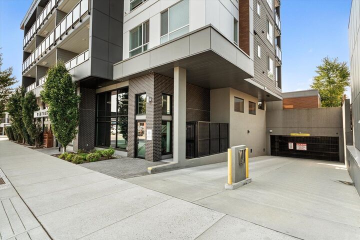 Property Photo:  32838 Ventura Avenue 606  BC V2S 0M5 