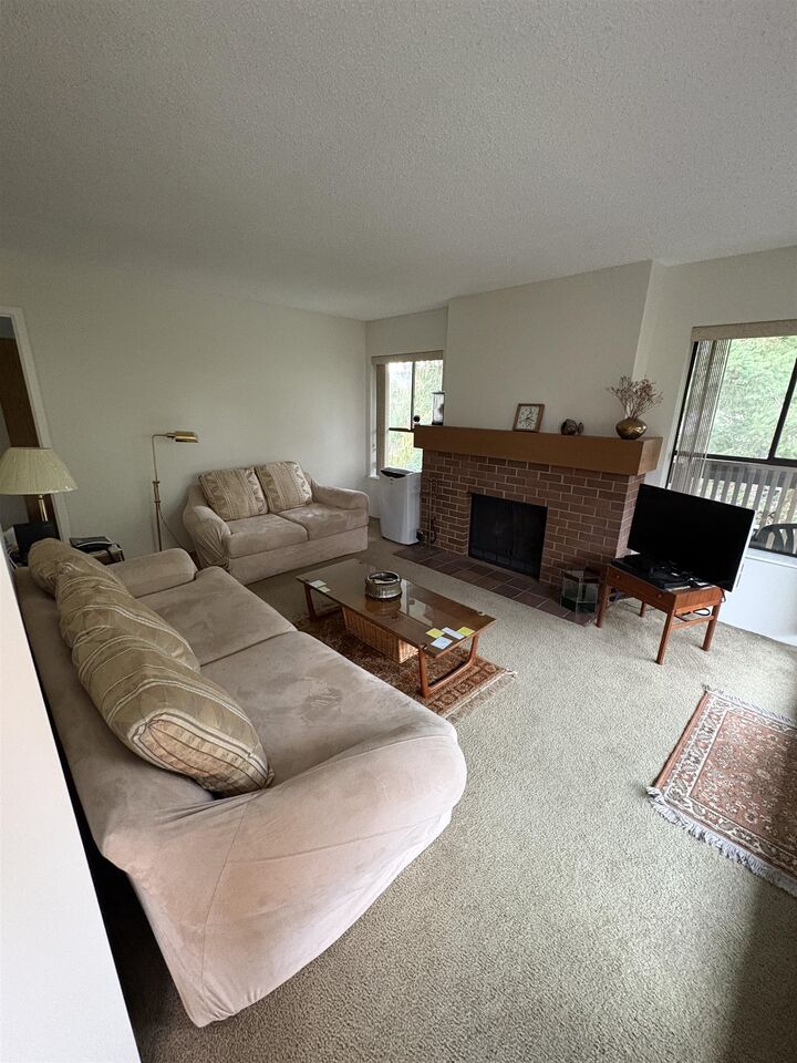 Property Photo: 7411 Minoru Boulevard 301 BC V6Y 1Z3