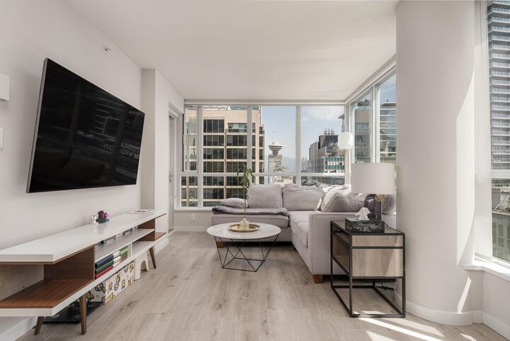 Property Photo: 833 Seymour Street 1503 BC V6B 0G4