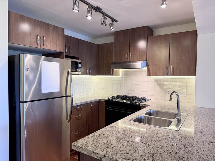 Property Photo: 3082 Dayanee Springs Boulevard 402 BC V3E 0A3