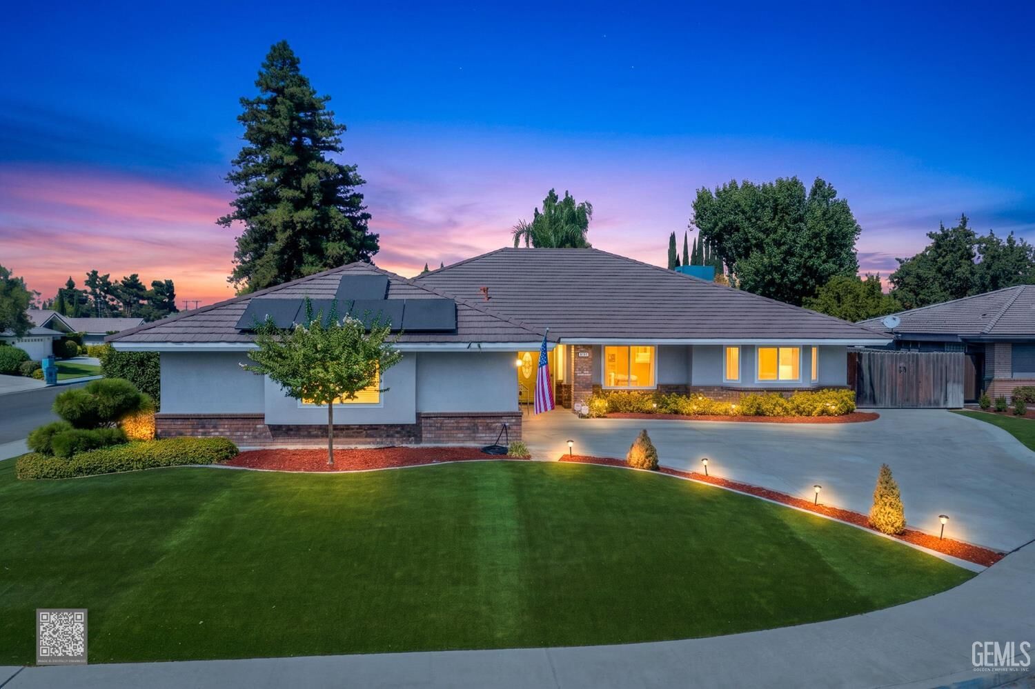 Property Photo:  5101 Dewalt Street  CA 93308 
