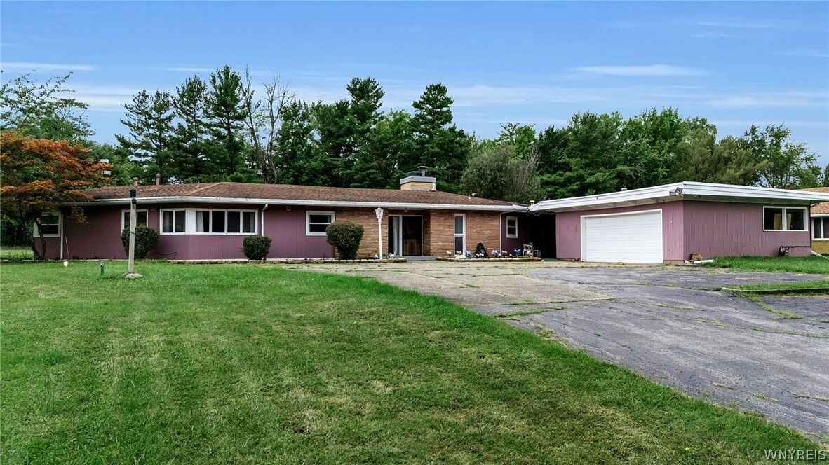 Property Photo:  785 Orchard Park Road  NY 14224 