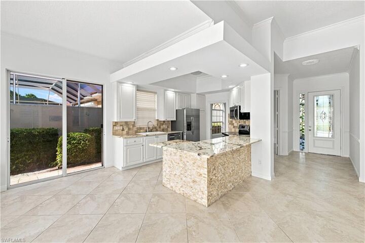 Property Photo: 4470 Novato Ct FL 34109