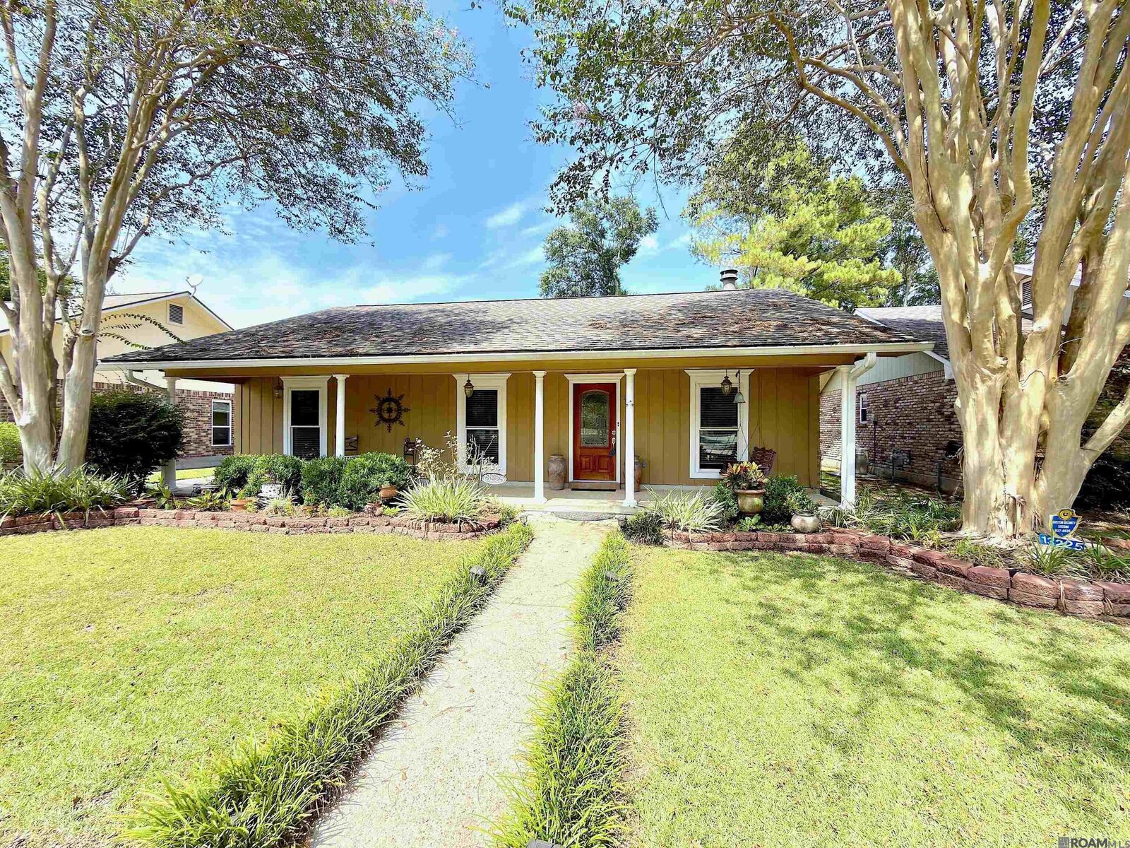 Property Photo: 13225 Country Park Ave LA 70816