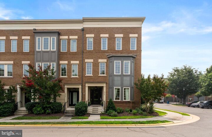 Property Photo: 22792 Sagamore Square VA 20148