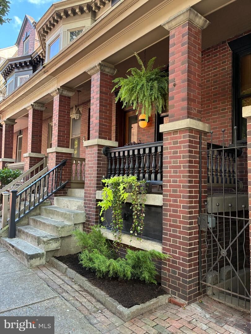 Property Photo:  32 E Vine Street  PA 17602 
