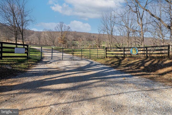 Property Photo:  34266 Williams Gap Road  VA 20141 