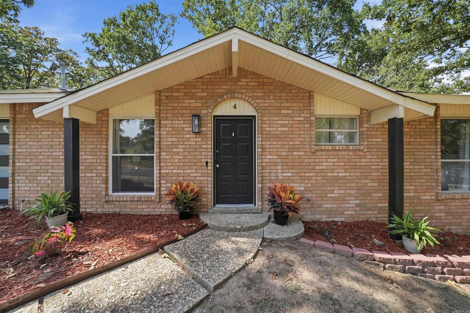 Property Photo:  4 Sallisaw Circle  AR 72116 