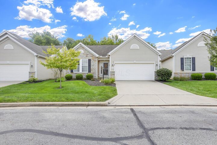 Property Photo:  5043 Apple Glen Trail  OH 43123 