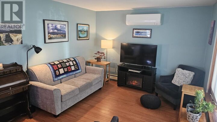 Property Photo: 606 Kingsway ON P7E 2B1