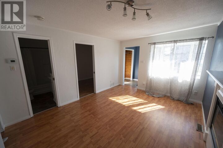 Property Photo: 735 Ernestine Avenue ON P7E 1W9