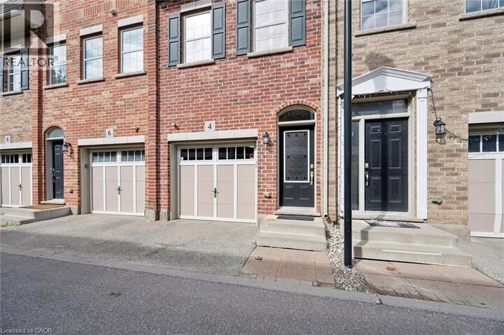Property Photo:  4 Cheltenham Mews  ON N2H 0B2 