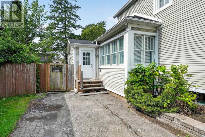 Property Photo:  430 Sydney Street  ON K6H 3H8 