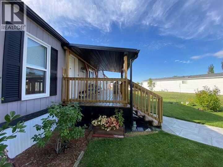 Property Photo:  43 Roseglen Close  AB T0J 2W0 