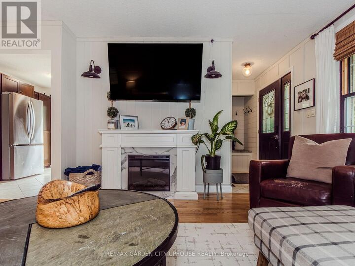 Property Photo: 24 Greenmeadow Court ON L2N 6Y8