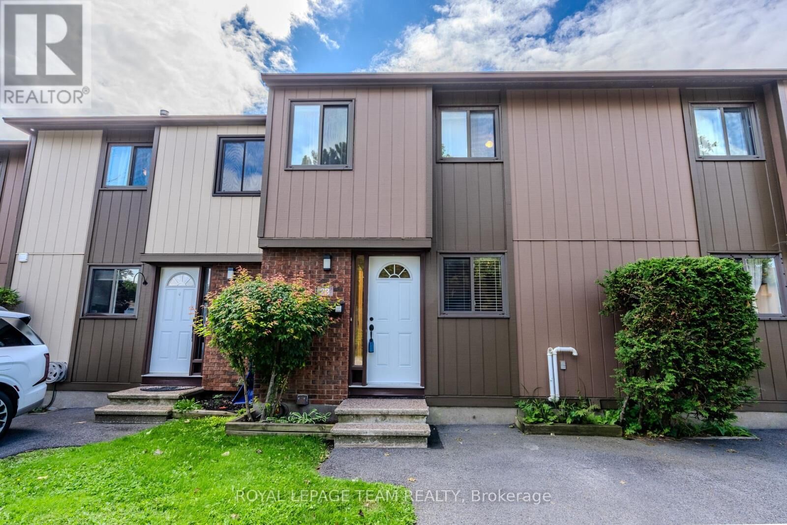 Property Photo:  2 Larkshire Lane B  ON K2J 1Y6 