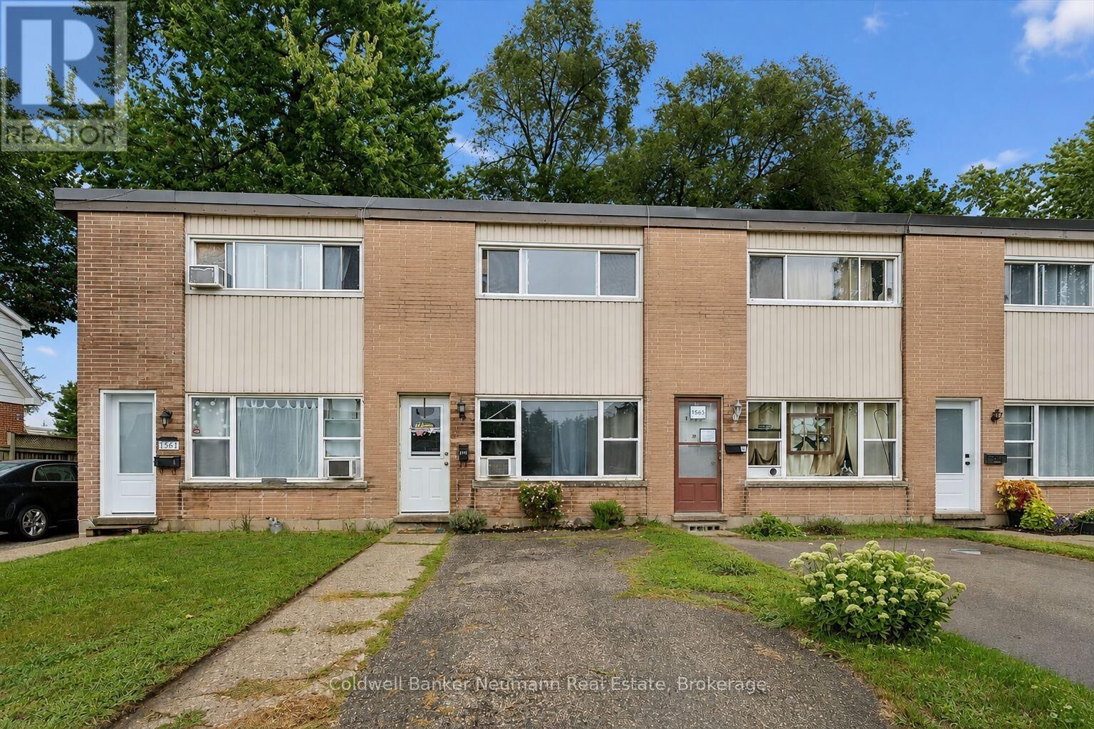 Property Photo:  1561-1567 Queenston Road  ON N3H 3L8 