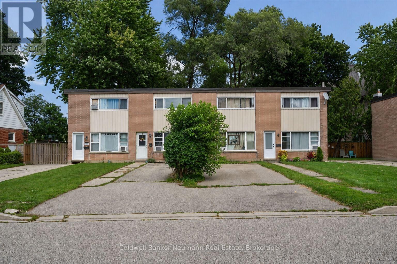 Photo de la propriété:  1561-1567 Queenston Road  ON N3H 3L8 