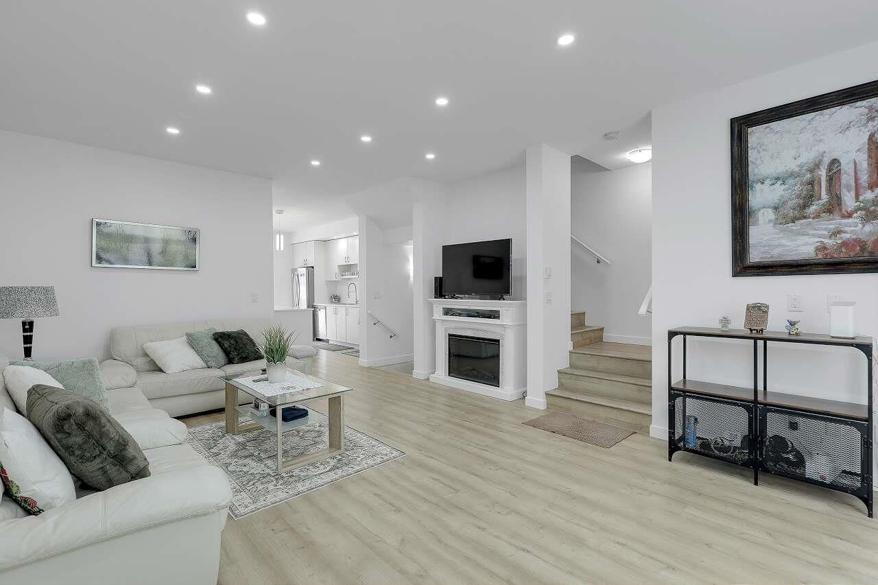 Property Photo:  10433 158 Street 8  BC V4N 6S3 