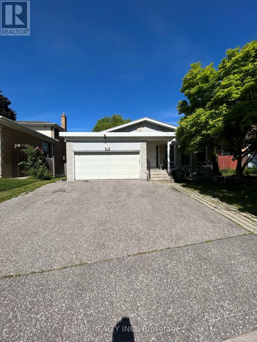 Property Photo: 23 Pineway Blvd Boulevard ON M2H 1A3
