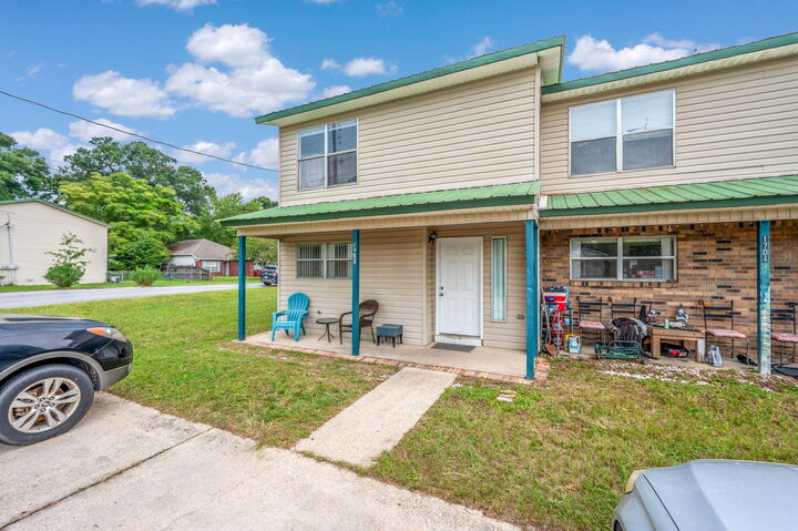 Property Photo:  1702 E 1st Avenue  FL 32539 