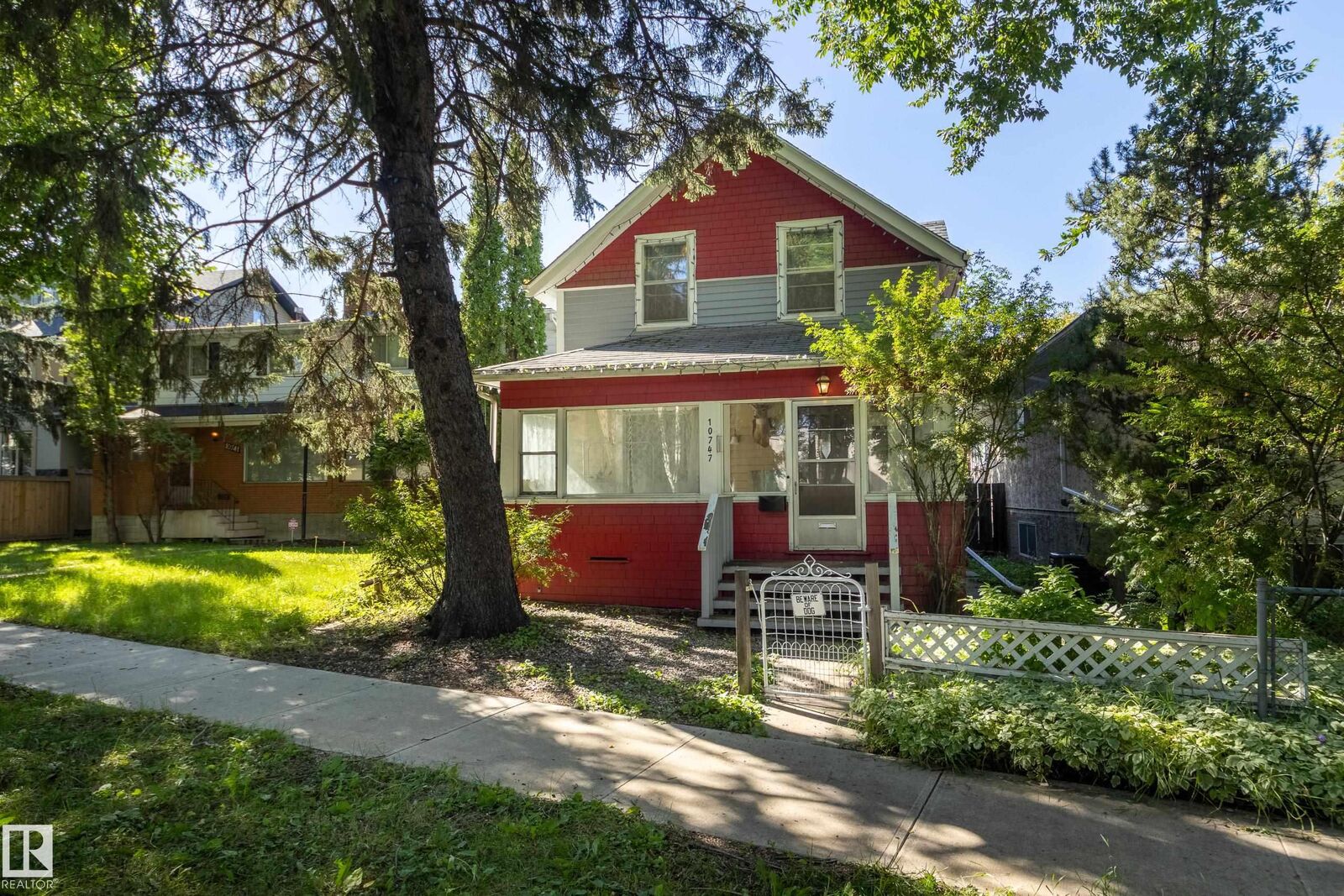 Property Photo:  10747 University Avenue NW  AB T6E 4P8 
