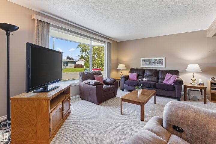 Property Photo:  7503 135A Avenue NW  AB T5C 2J2 
