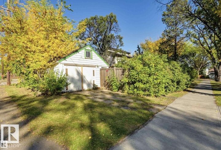 Property Photo:  11502 122 Street NW  AB T5M 0C1 