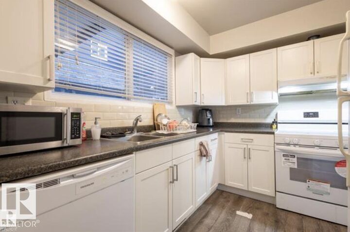 Property Photo:  3530 42 Street NW  AB T6L 5A1 