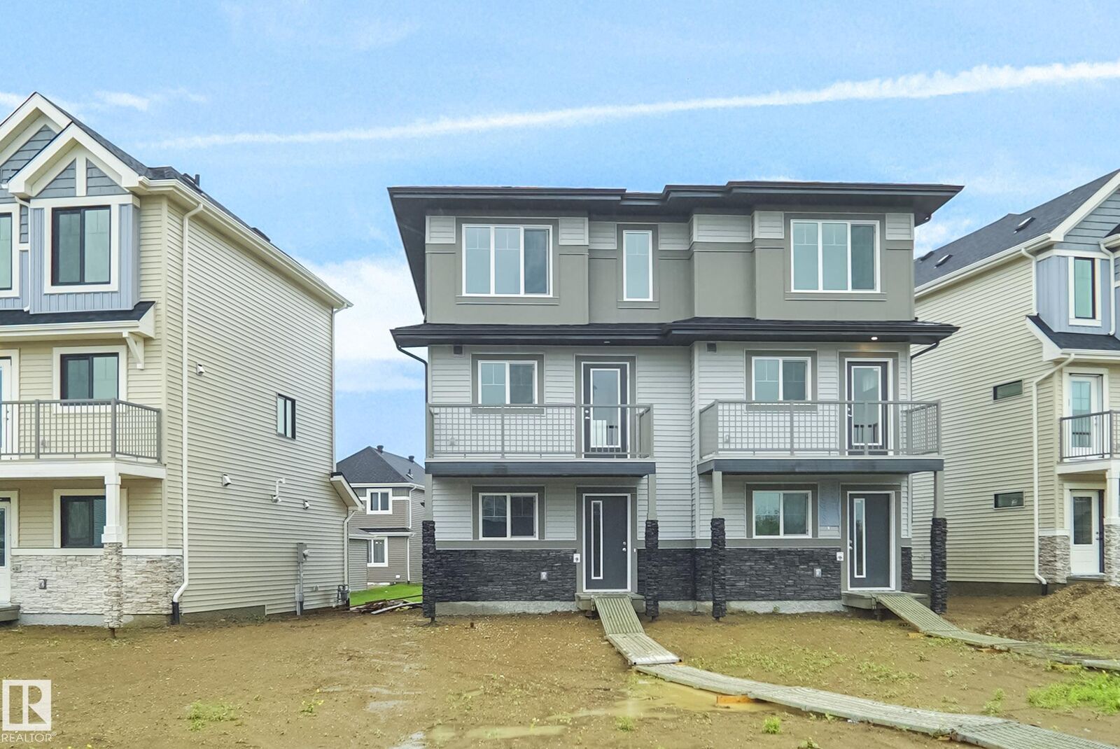 Property Photo:  633 176 Avenue NE  AB T5Y 4K3 