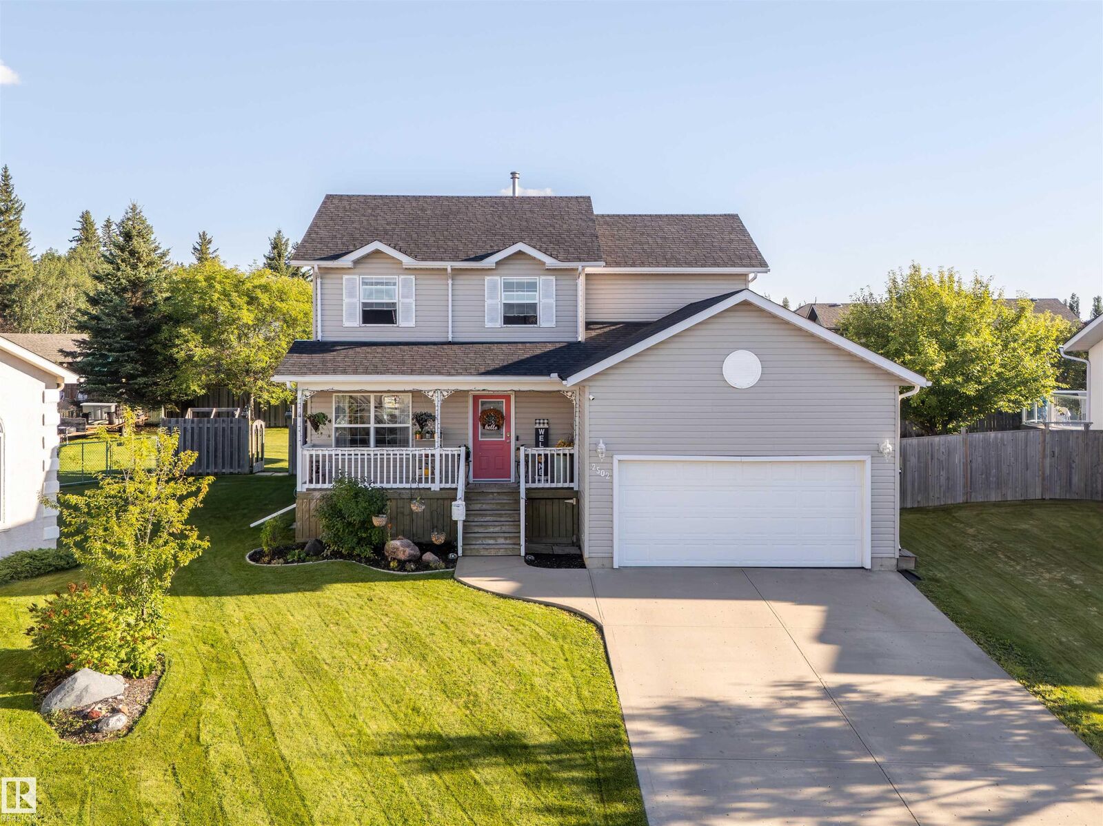 Property Photo:  2502 6 Avenue  AB T9M 1M6 