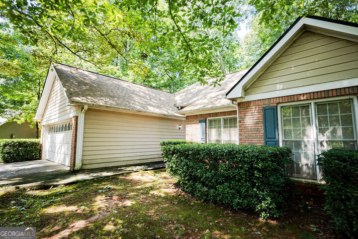 Property Photo:  405 Radcliffe Trace  GA 30016 