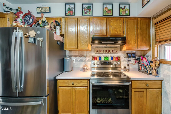 Property Photo: 705 3rd Avenue SE ND 58554